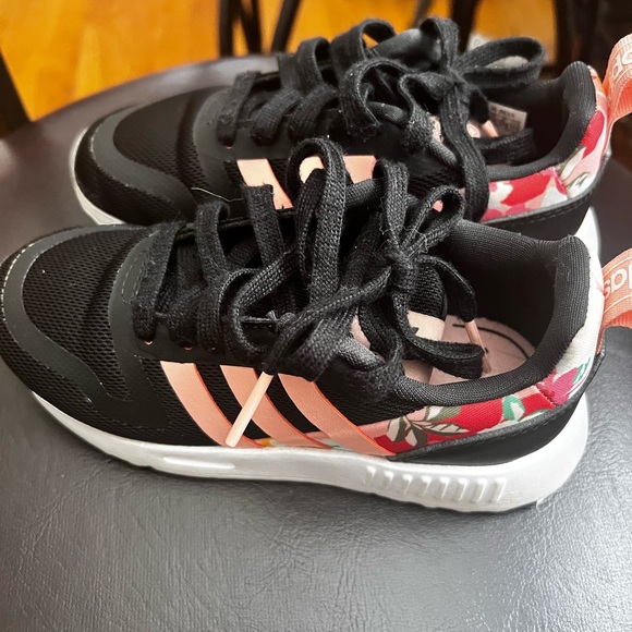 Adidas - Picture 3 of 4